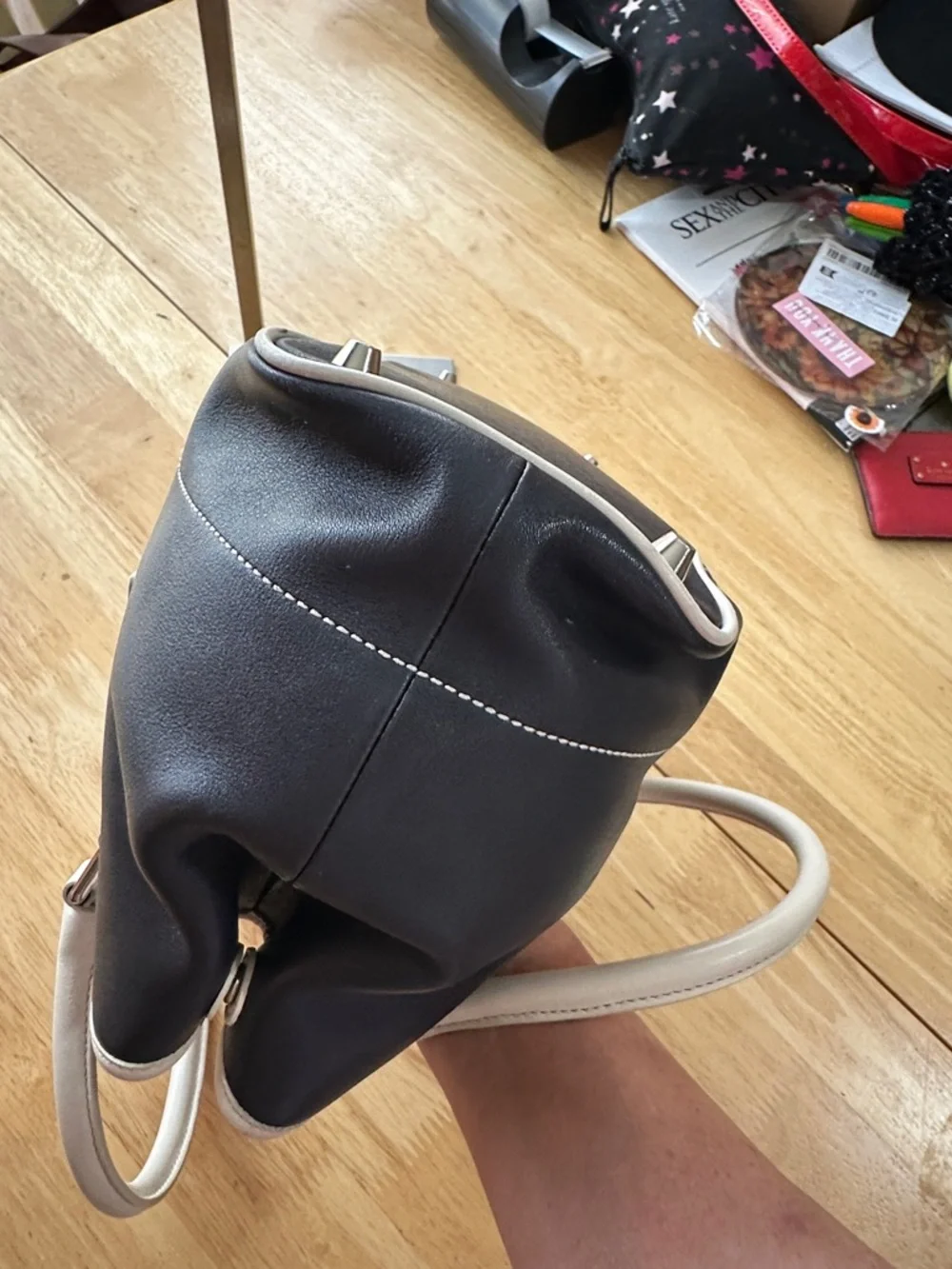 Coach 1991 Black and White Tote Bag - Elegant Everyday Handbag - Picture 8 of 10